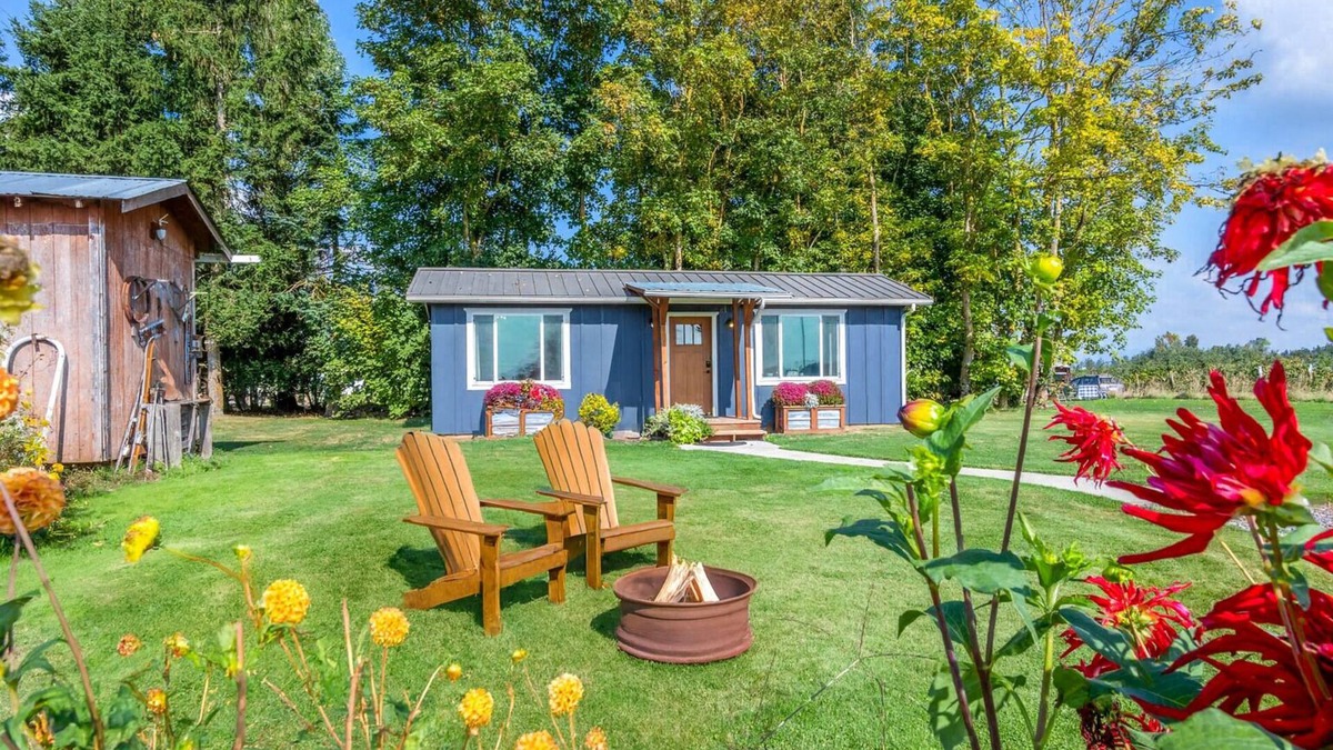 Lynden House | Farm Stay |Views*Hot Tub*Cozy.Quiet