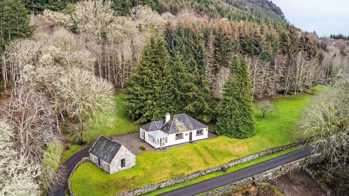 Invermoriston House | Farmburn Bothy by Interhome