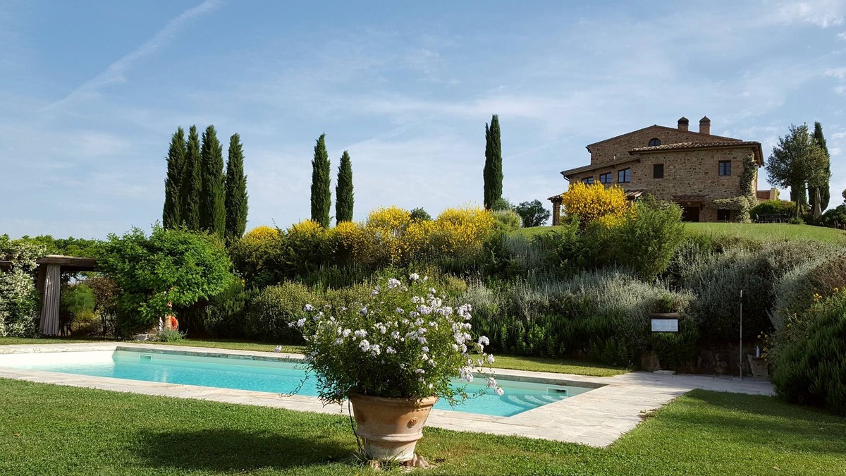 Siena Historical Center Apartment | FARMH. PODERE CUNINA 25 KM SUD SIENA DI FRONTE AL MONTALCINO PRENDENDO LEZIONI DI CUCINA