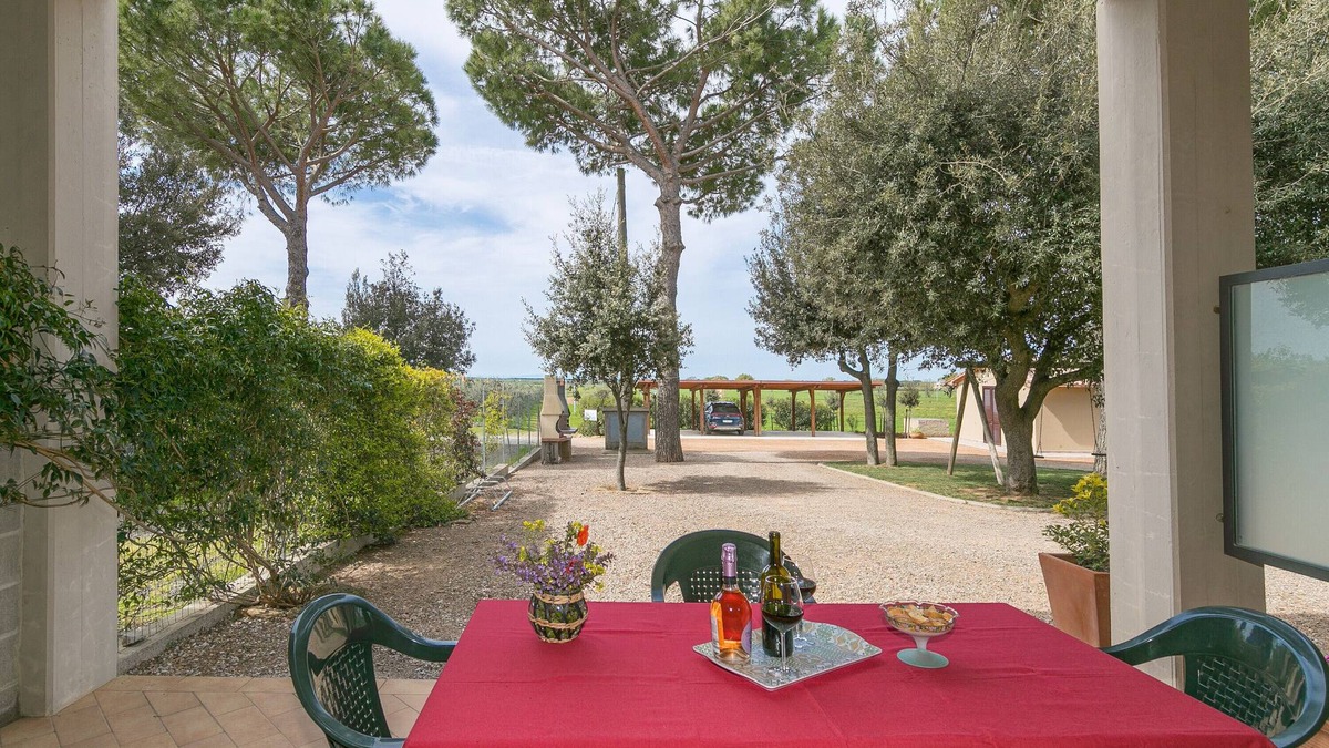 Bibbona Other | Farmhouse 'Agriturismo I Debbi - L'Olivo' with Private Veranda, Wi-Fi and Air Conditioning