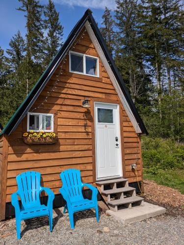 Brew Bay House | Farmhouse cabin on 33 acre farm