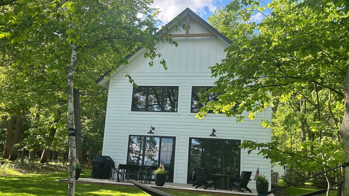 Crosslake Cabin | Farmhouse Cabin ON Lower Whitefish Lake with bunkroom