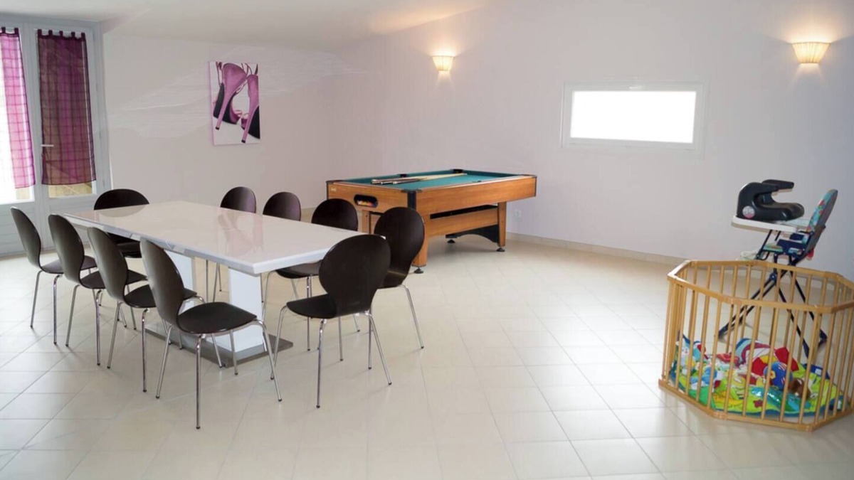 Beauvoir-de-Marc Villa | Farmhouse cottage - 240m2 - billiards - fussball