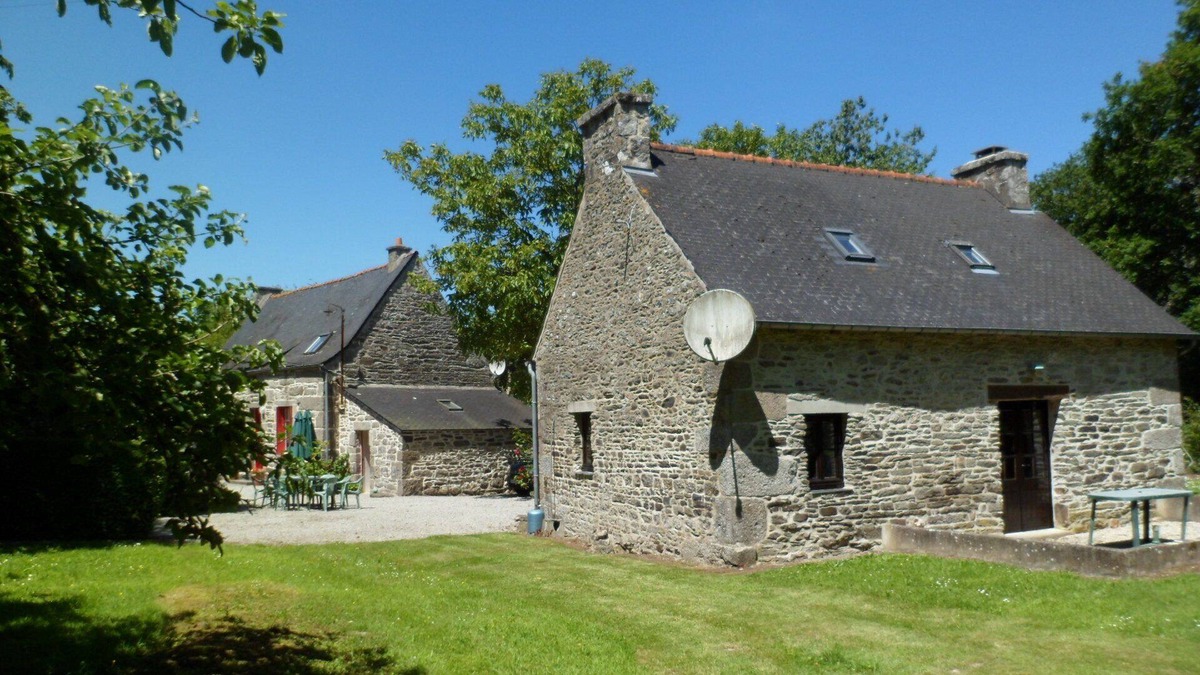 Plounevez-Quintin Other | Farmhouse + cottage with heated pool, WIFI, child friendly