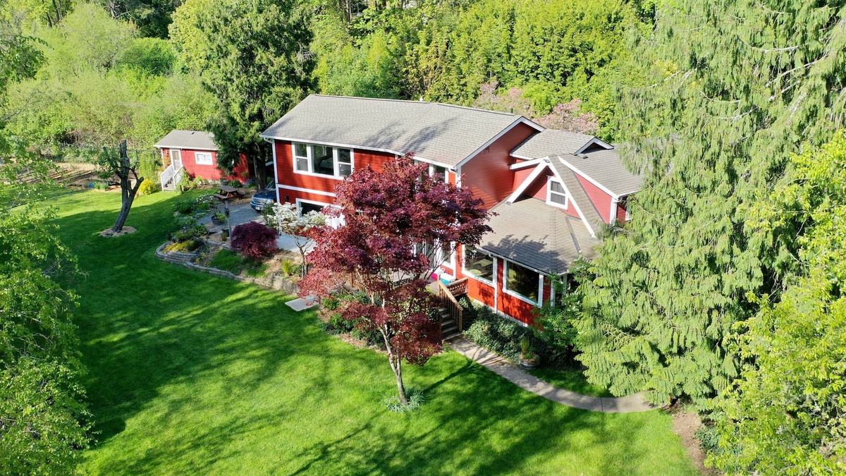 Gresham Other | Farmhouse & Creekside Get-Away on hidden acreage in historical downtown Gresham.
