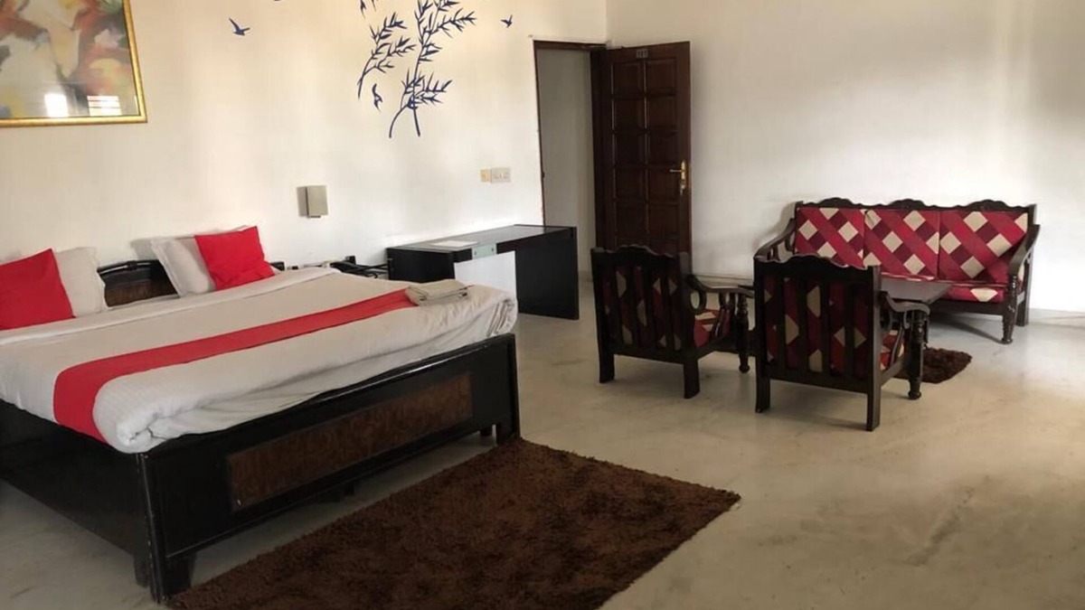 New Delhi Other | Farmhouse for Parties and Events - Lush Green Lawns