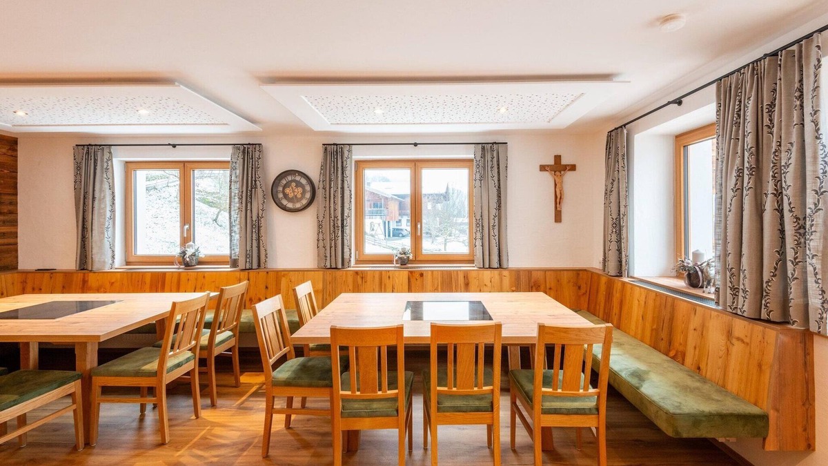 Bramberg am Wildkogel House | Farmhouse in Bramberg with Natural Pond