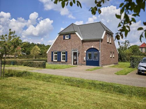 Roggel Villa | Farmhouse in Limburg near Maasplassen