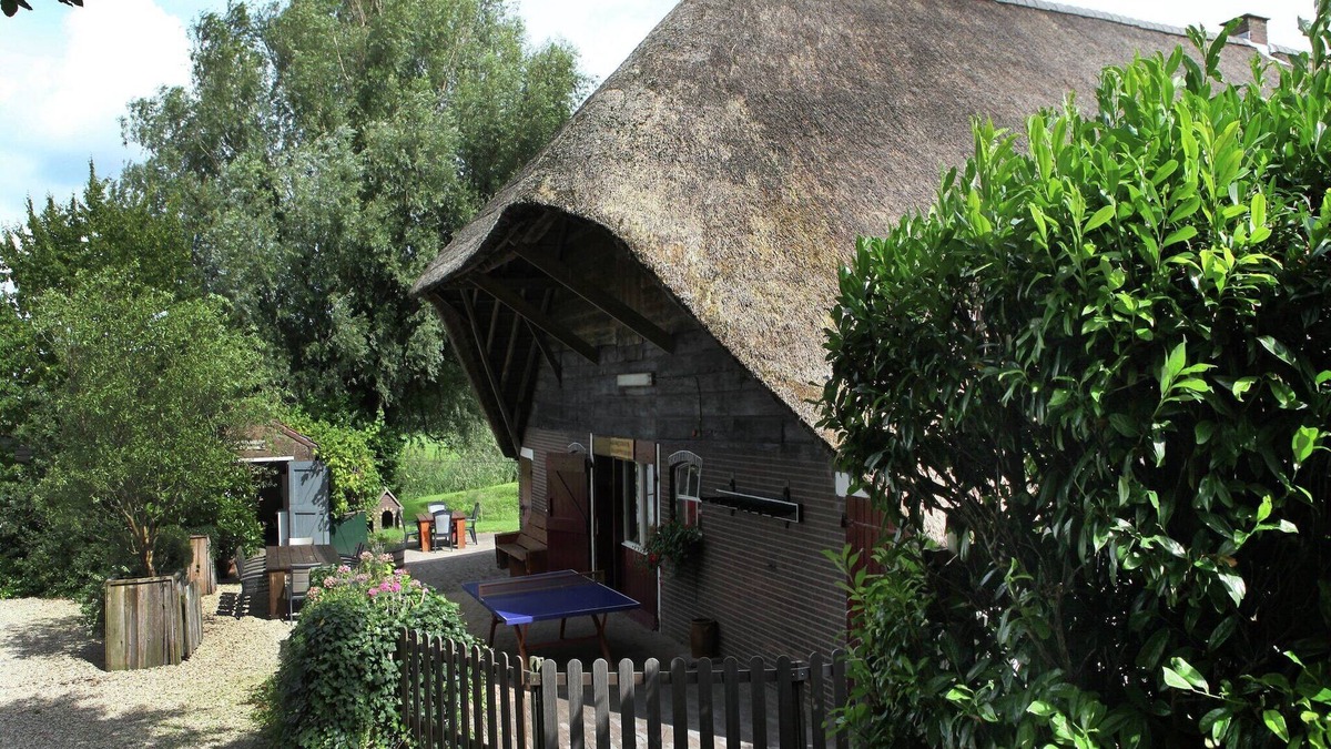 Oosterwijk Other | Farmhouse in Oosterwijk by River Linge