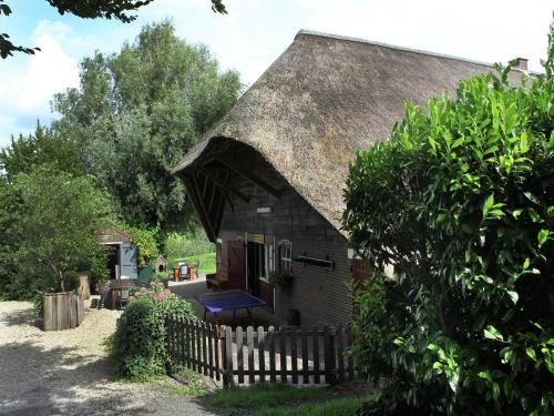 Oosterwijk House | Farmhouse in Oosterwijk by River Linge