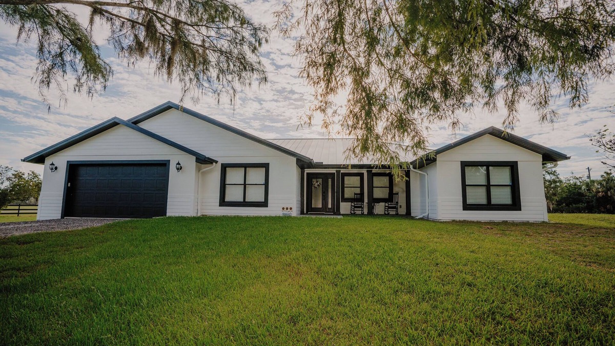 New Smyrna Beach House | Farmhouse in the country but close to the beach