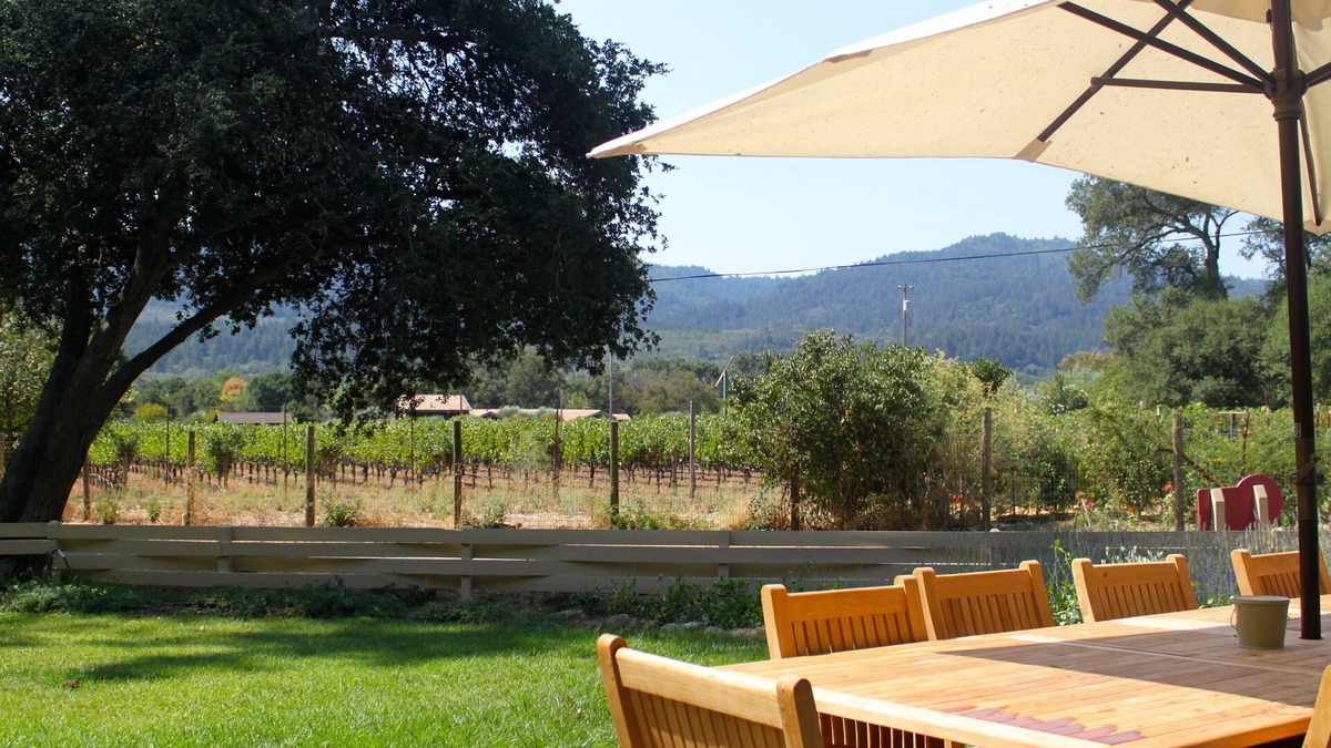 Calistoga Cottage | Farmhouse in the Heart of Napa Valley. Pool and Hot Tub