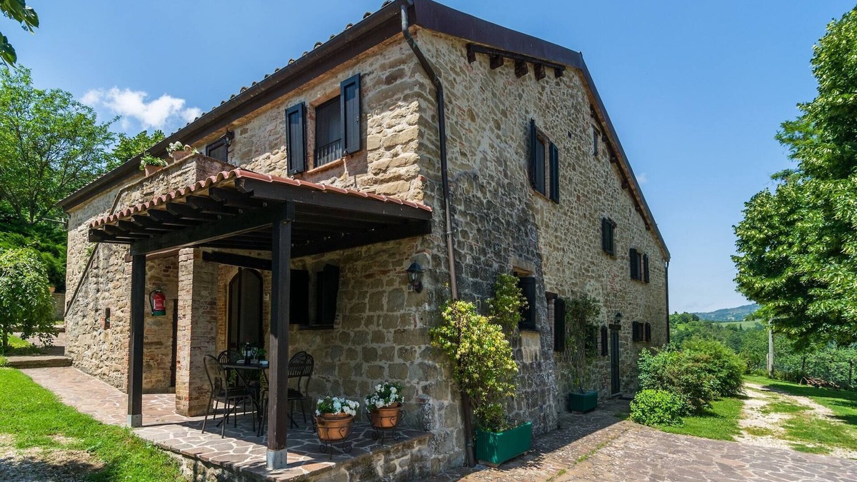 Monteluiano House | Farmhouse in Umbria with Pool