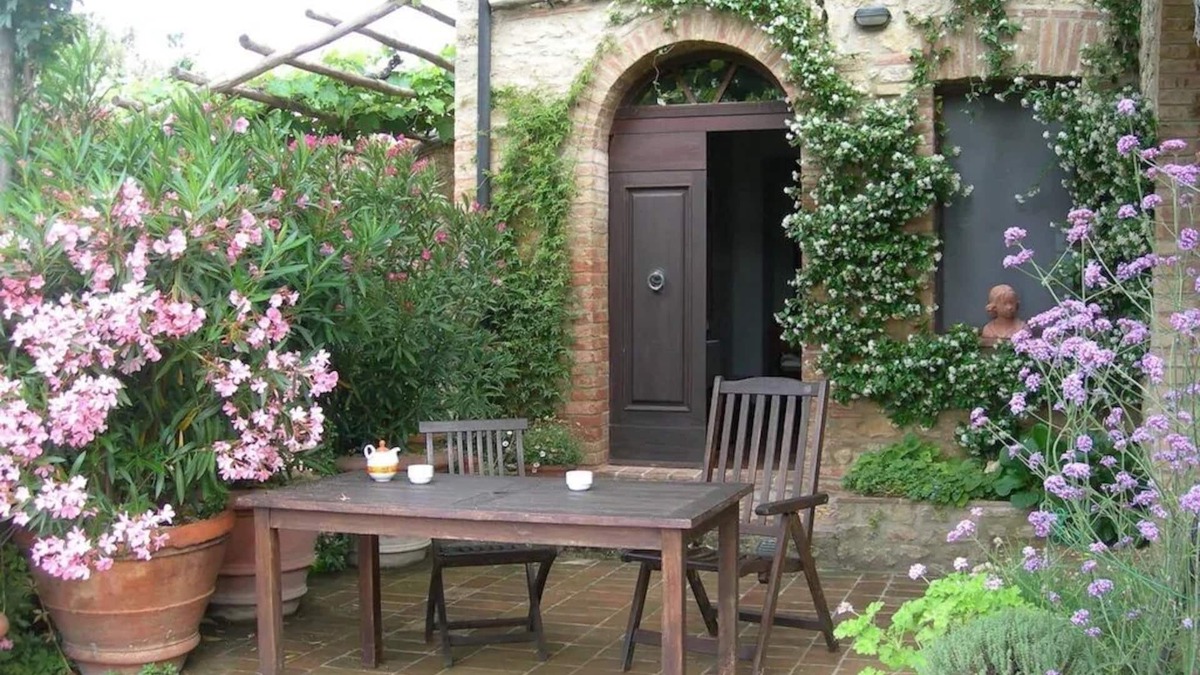 Castelnuovo di Val di Cecina Apartment | Farmhouse from 17th century with antique furniture and many flowers.