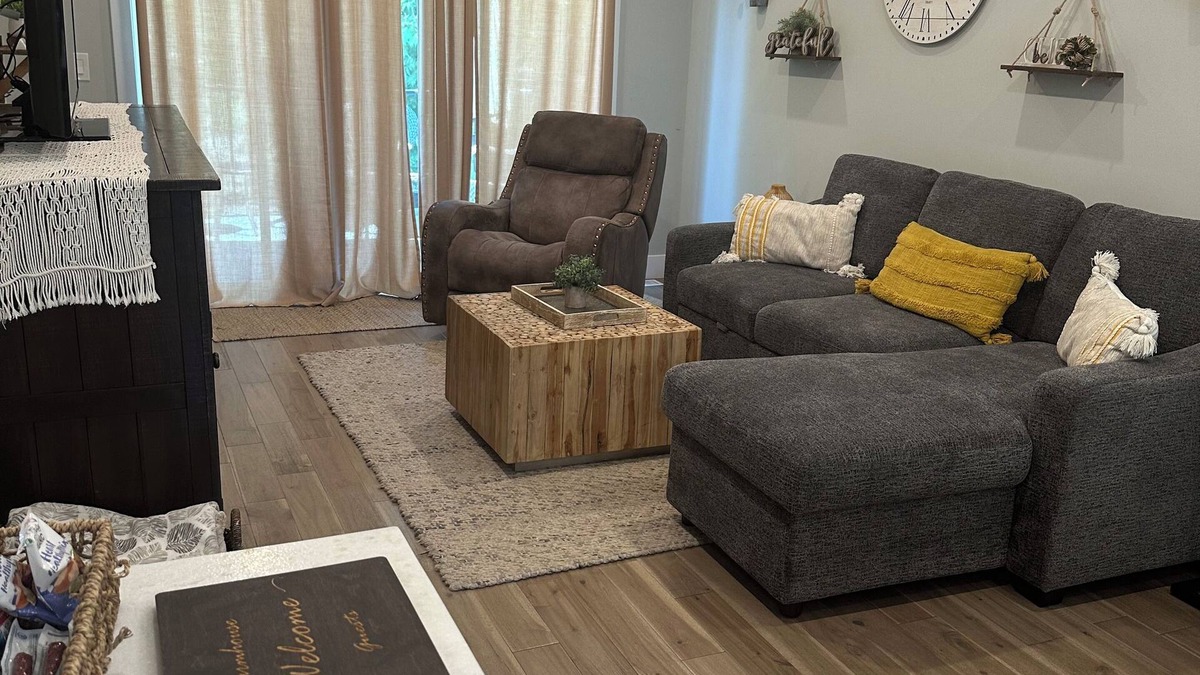 Knoxville Apartment | Farmhouse Loft Retreat