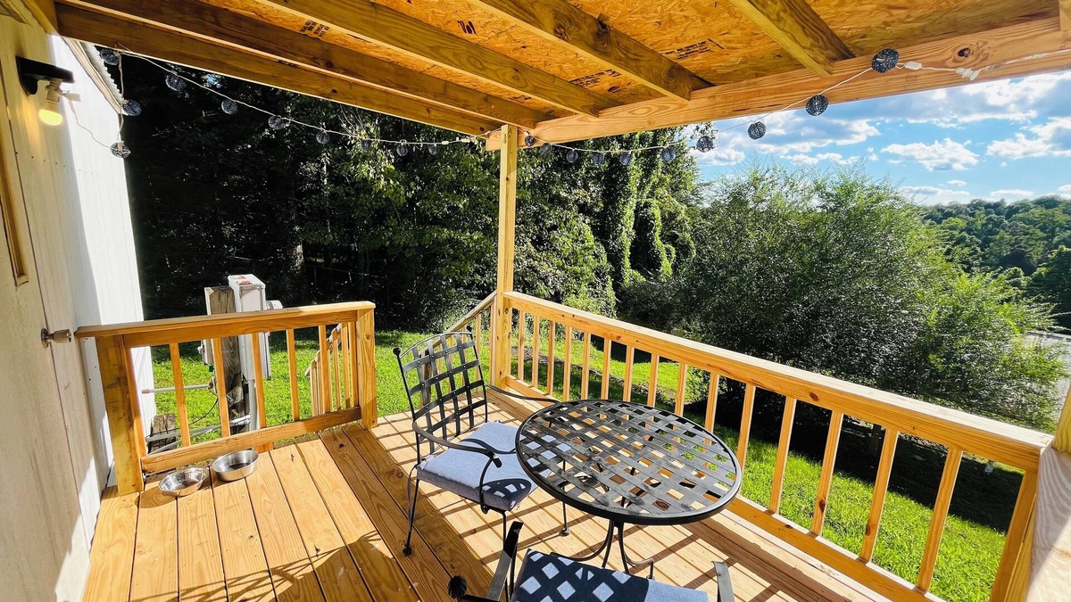 Dayton House | Farmhouse mobile home with Wi-Fi, AC in lovely Dayton