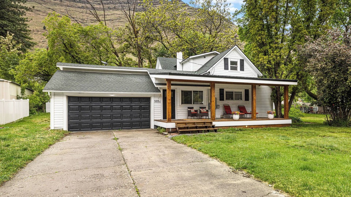 Riggins House | Farmhouse on Main - historic home in the heart of Riggins