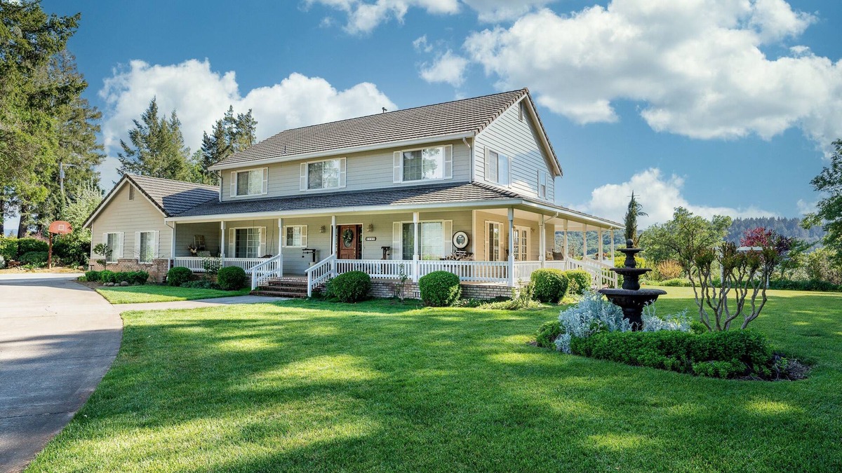 Redwood Valley House | Farmhouse on Vineyard