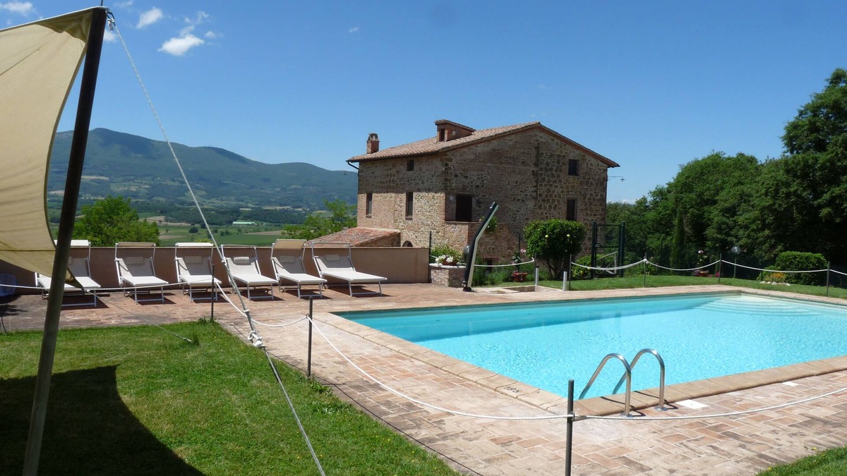 Citta della Pieve House | Farmhouse, private garden and fenced swimming pool on Tuscany-Umbria border