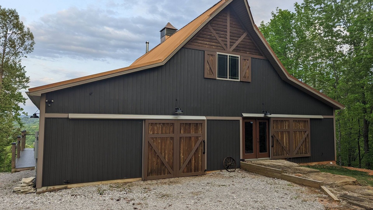 Celina House | Farmhouse retreat overlooking Dale Hollow