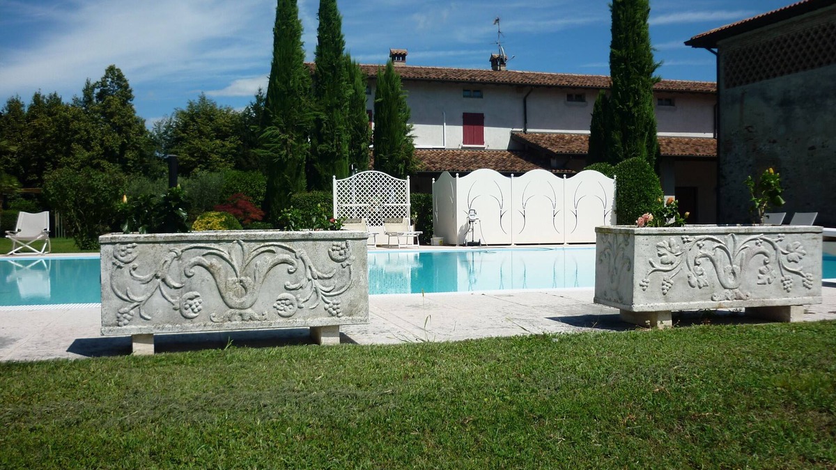 Desenzano del Garda House | Farmhouse surrounded by greenery with park and swimming pool in absolute privacy