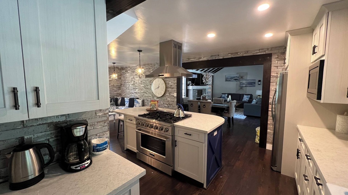 Cedarpines Park Other | Farmhouse Sleeps 8/Fenced Yard/Spa/Private