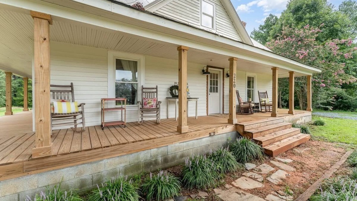 Troy House | Farmhouse style 3 bedroom home minutes from the scenic Uwharrie River!