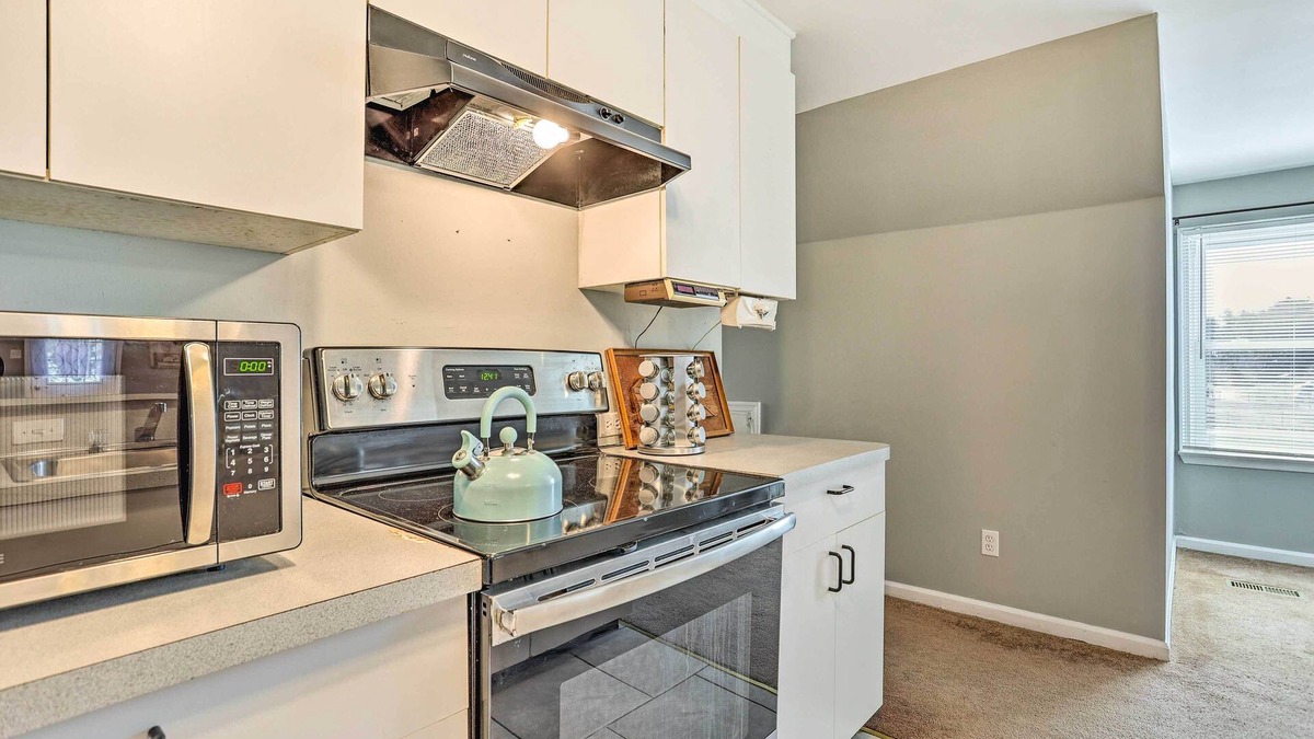 Sewell Apartment | Farmhouse Vacation Rental ~ 21 Mi to Philly!