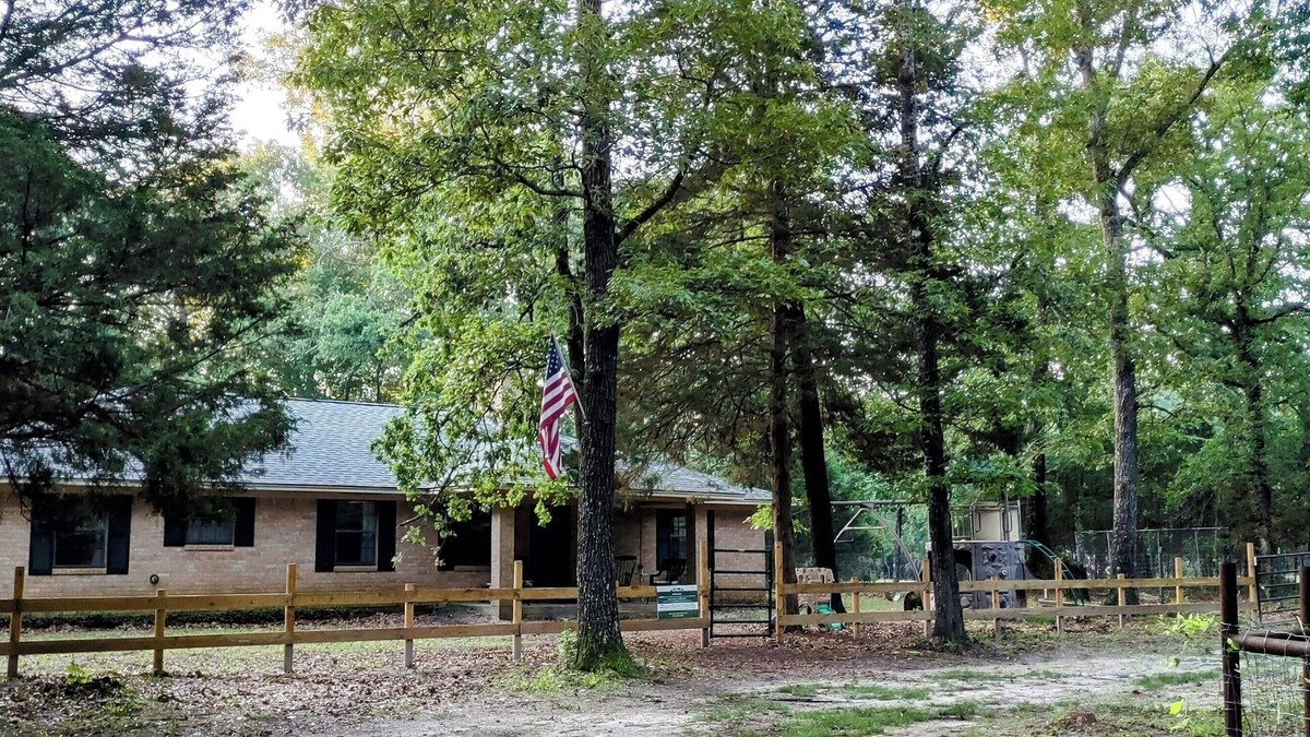 Flint Other | Farmhouse w/Pond, Nature Trails & Farm Experience