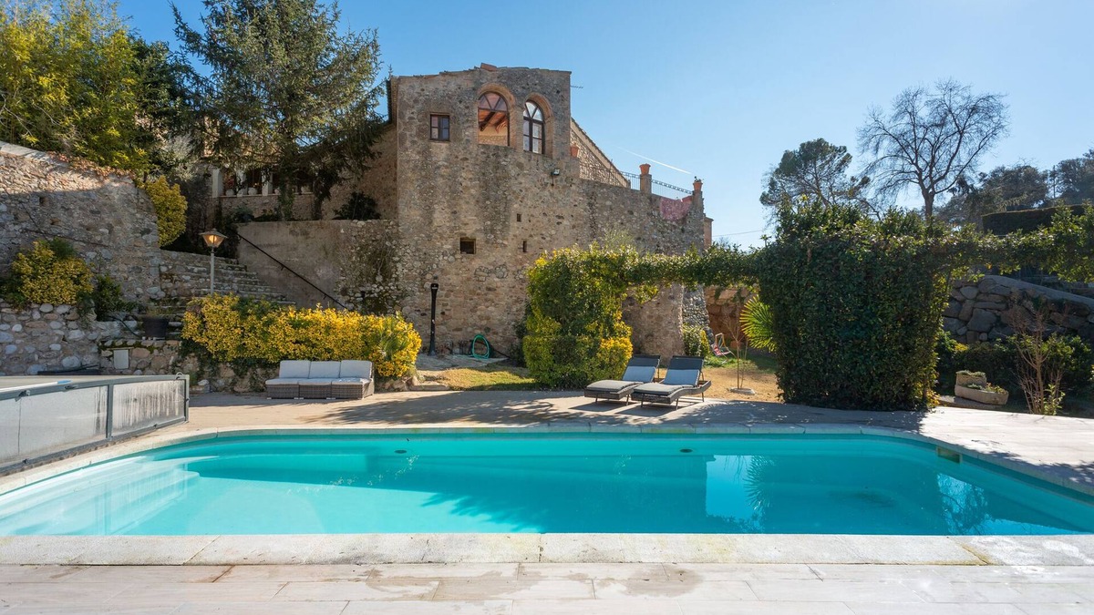 Vilademuls House | Farmhouse with pool and private access to the river