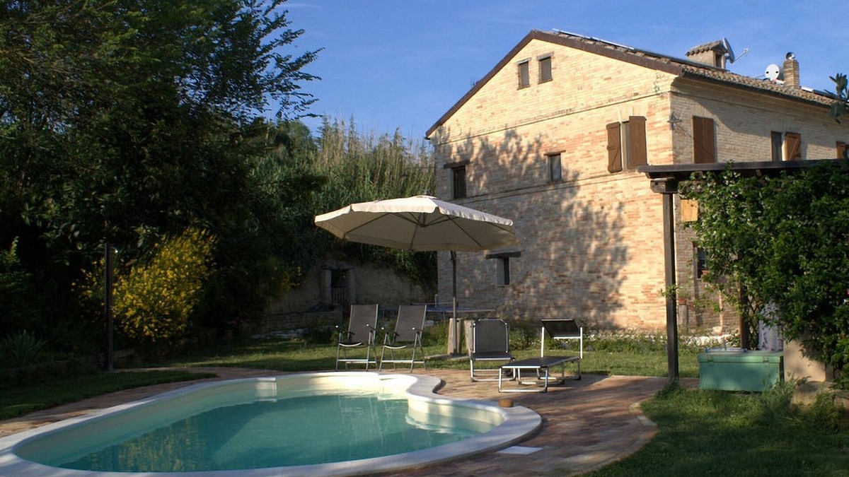 Macerata Apartment | Farmhouse with pool in the Marche region. Farmhouse with swimming pool in the Marche