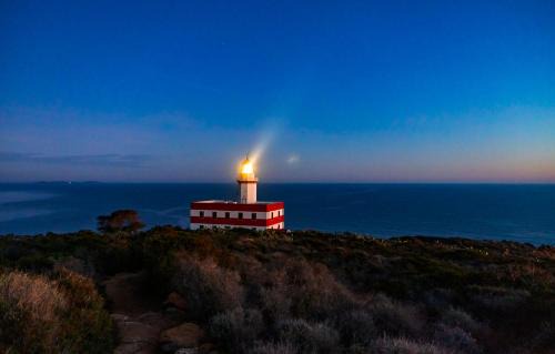 Isola del Giglio Resort | Faro Capel Rosso