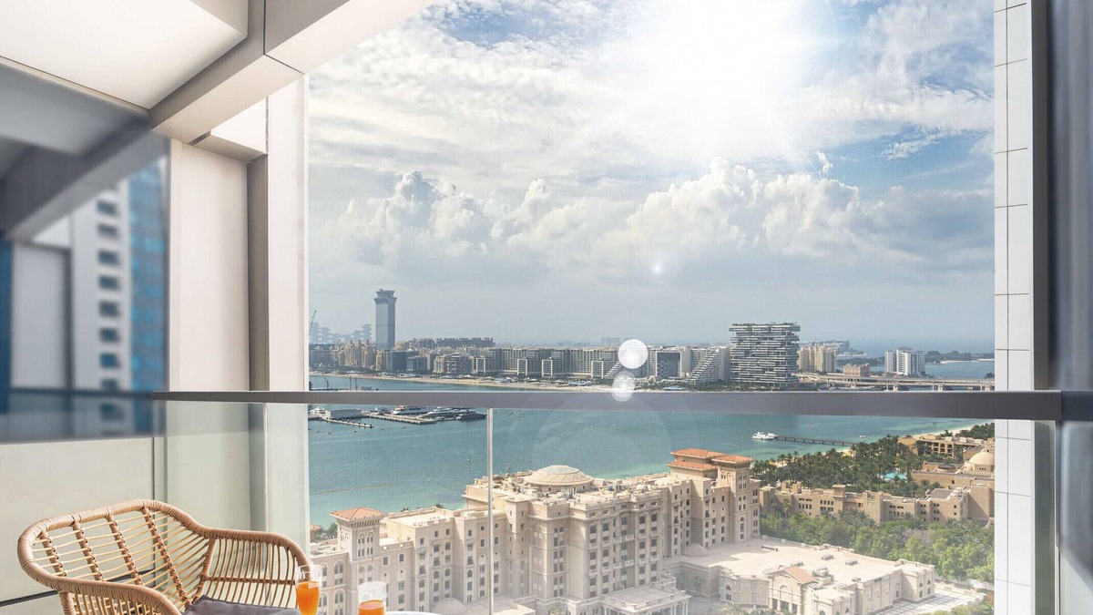 Dubai Media City Apartment | Fascinating Ocean Views in a One Bedroom