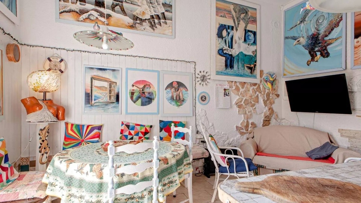 Vada Apartment | FASCINATING VACATIONS IN 'ART -