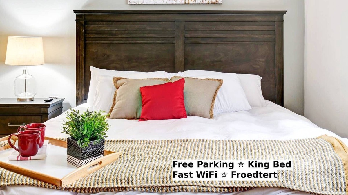 Wauwatosa Apartment | Fast WiFi - King Bed - Near Froedtert - Underground Parking