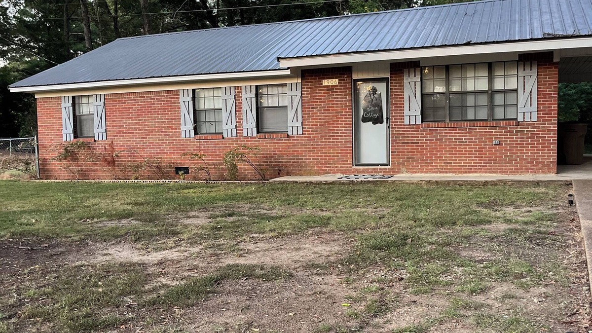 Mantachie Cottage | Fawn Grove cottage