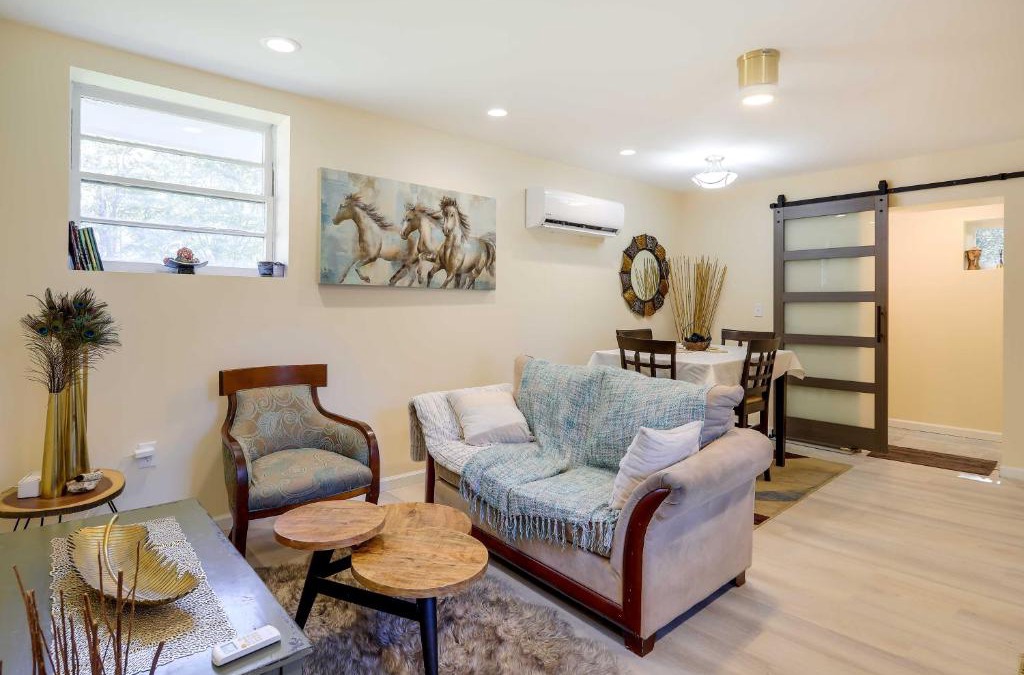 Fayetteville Apartment | Fayetteville Guest House Walk to Nature Preserve!