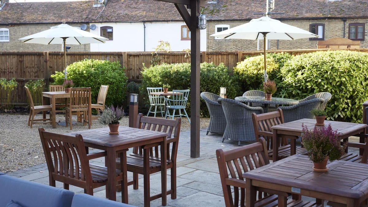 Wadesmill Hotel | Feathers Hotel by Greene King Inns