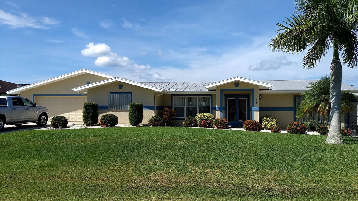 Port Charlotte House | Feb & Mar openings! 2 King Stes, Pet nFriendly! Pool! Water View! Well stocked!