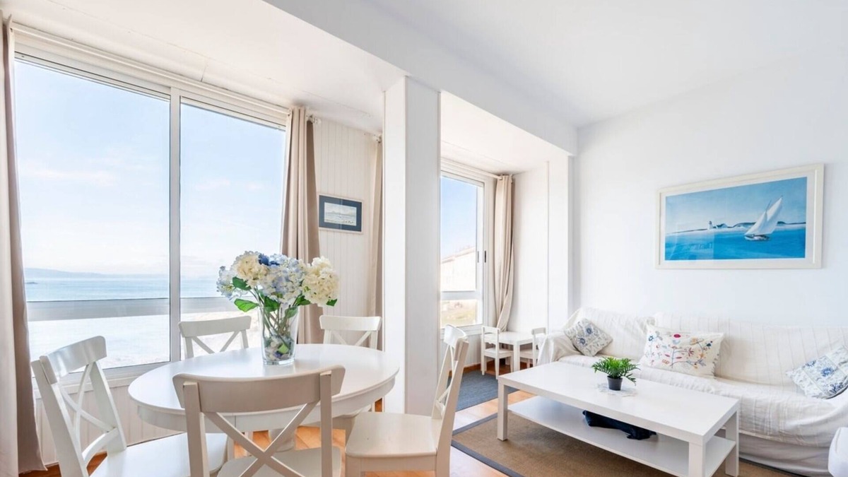 Laracha Apartment | Fee4Me Front line beach flat in Caión