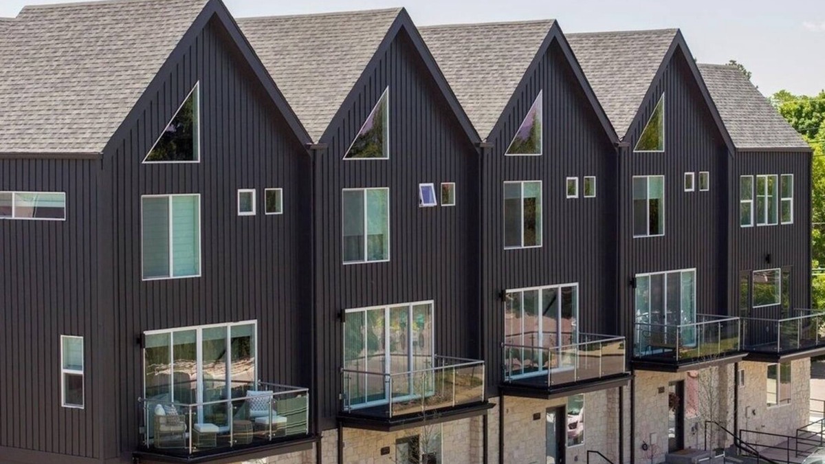 Goldsmith House | Feel at home- proximity to DTC, hospitals, DU and Downtown