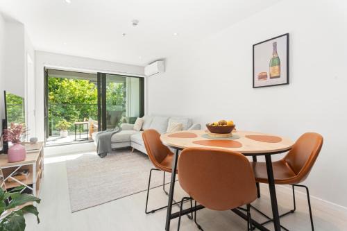 Newton Apartment | Feel at Home with Aircon, Pool, Gym, WiFi