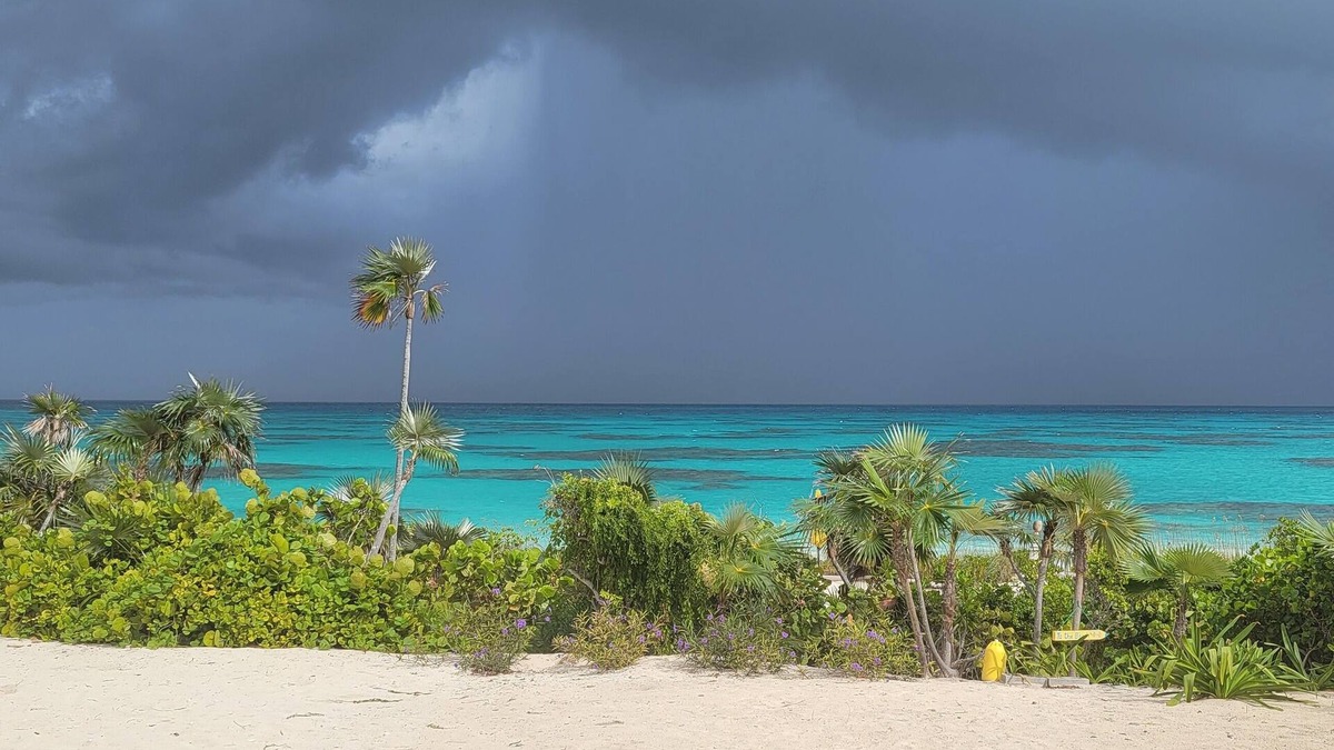 Port Howe Apartment | Feelin Nauti Beach Cottage ~ Your Bahamian Sanctuary by the Sea