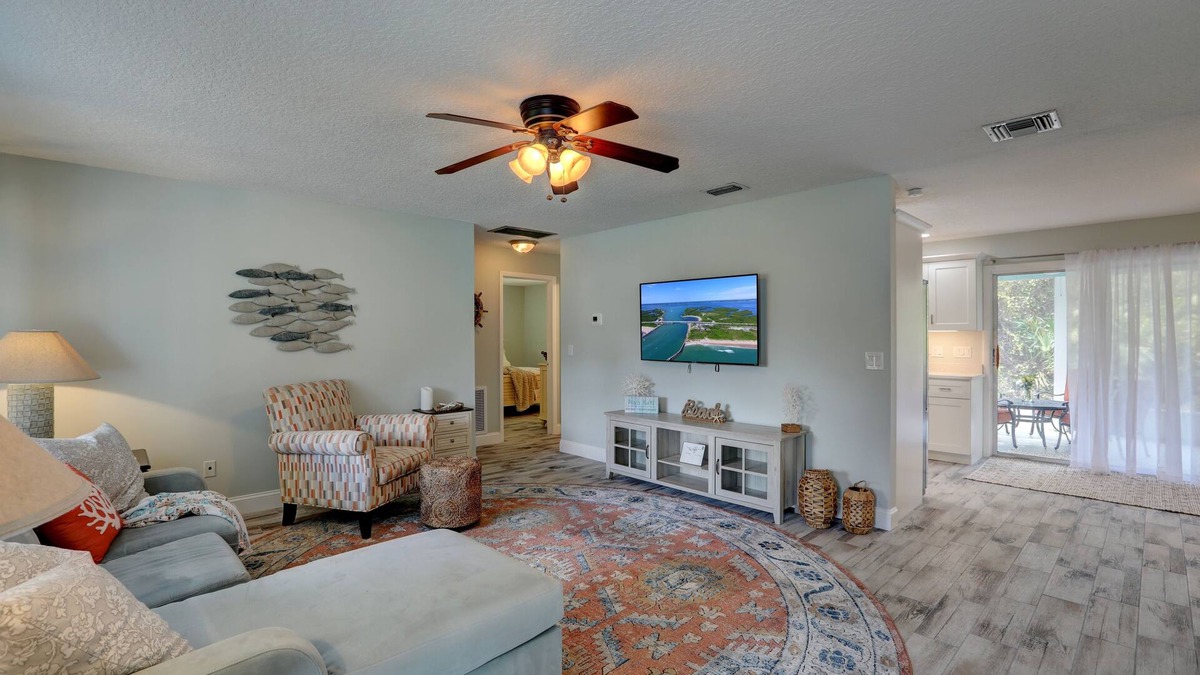 Sebastian Highlands House | Feels like Paradise in this Tropical COZY Retreat! 15 minutes to BEACH!