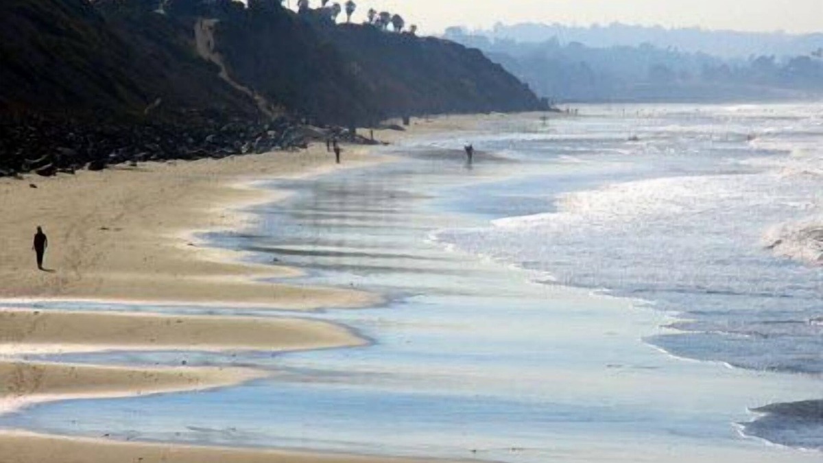 Leucadia House | Feet in the surf in 2 minutes! most walkable neighborhood at the beach and AC!