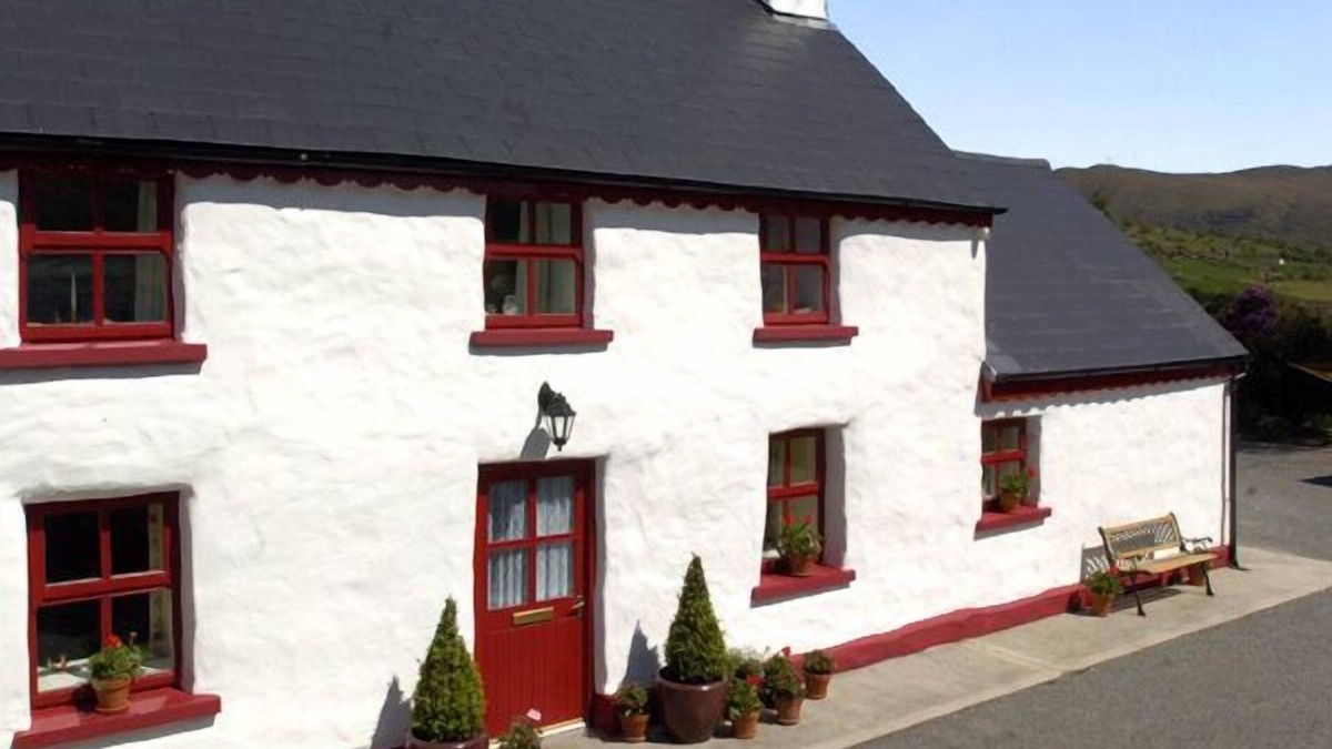 Lauragh Cottage | FEHANAUGH COTTAGE, country holiday cottage in Lauragh, County Kerry