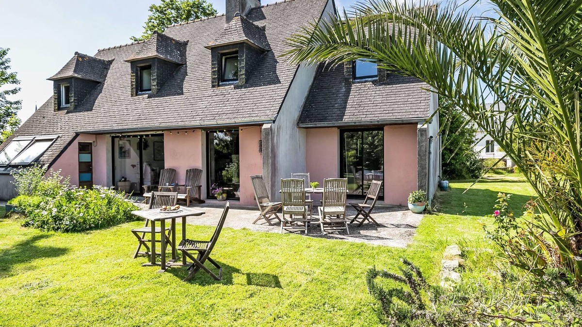 Plounevez-Lochrist House | Feliz Breizh by Interhome