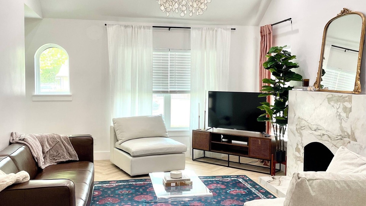 Fort Worth House | Females Only! Modern Private Bed & Bath 5 min from Downtown Fort Worth