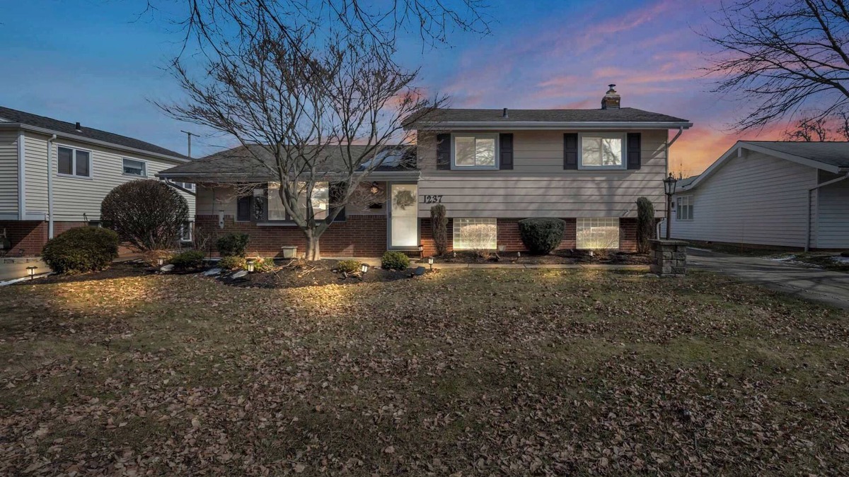 Mayfield Heights House | Fenced backyard - Pets OK - 3 Bd 3 Ba