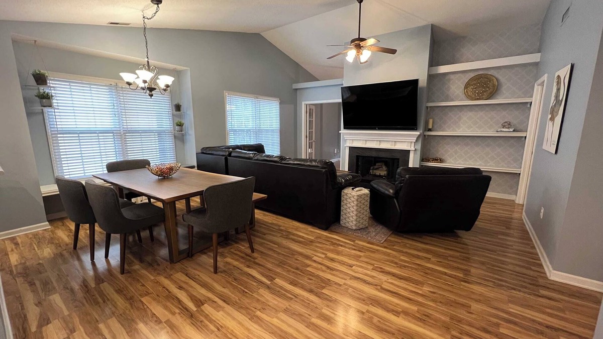 Evergreen House | Fenced In|Pet Friendly|King Bed|Heart of Cary